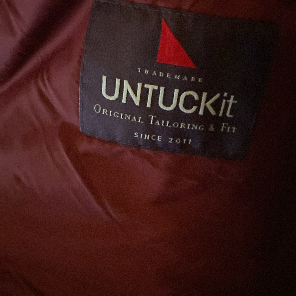 UNTUCKit quilted full zip lightweight vest. Size X-Large, color is light maroon - Picture 4 of 5